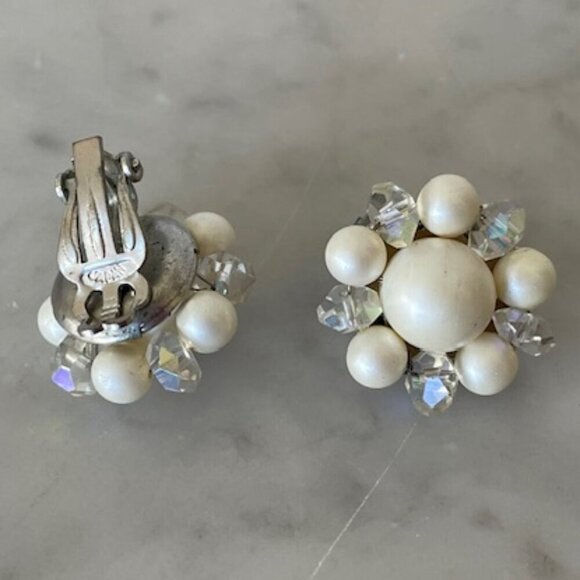 JAPAN Stamped Faux Cluster Pearl & Bead Paddle Clip Earrings - Picture 1 of 11